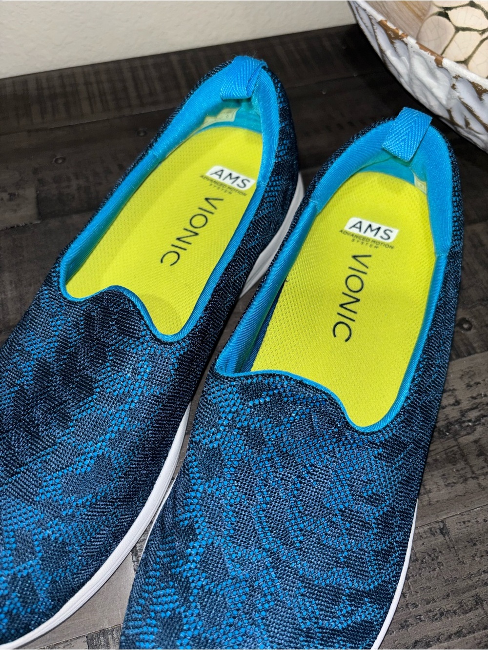 Vionic Hydra 331 Slip-On Sneakers WOMENS SZ 9 - Picture 7 of 9